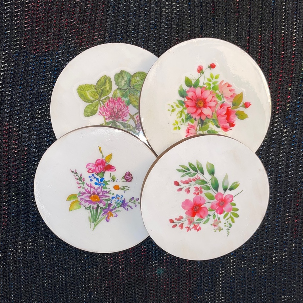 Floral Handmade Resin-coated Wood Coaster 💐🌷🌻